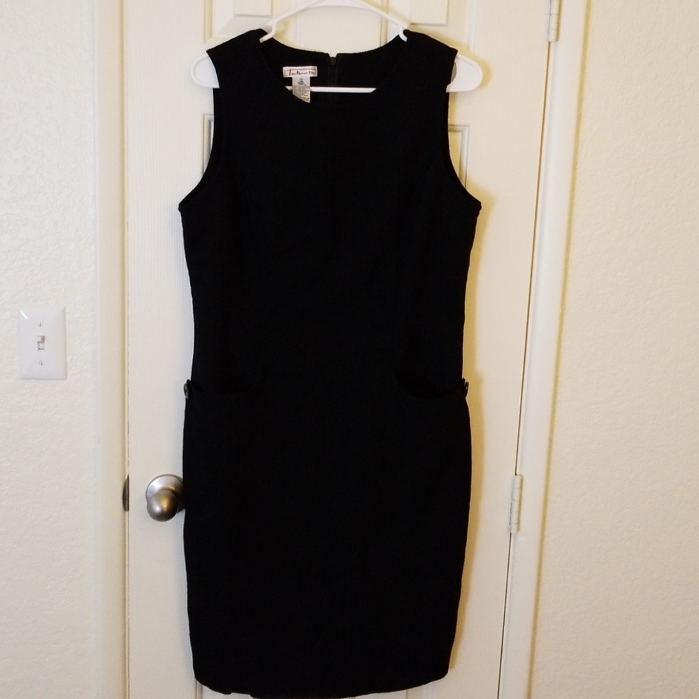Wool black dress. With pockets!